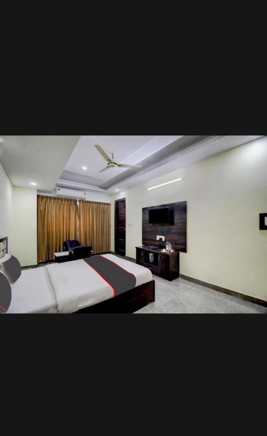 S K Comforts Mysore Luaran gambar